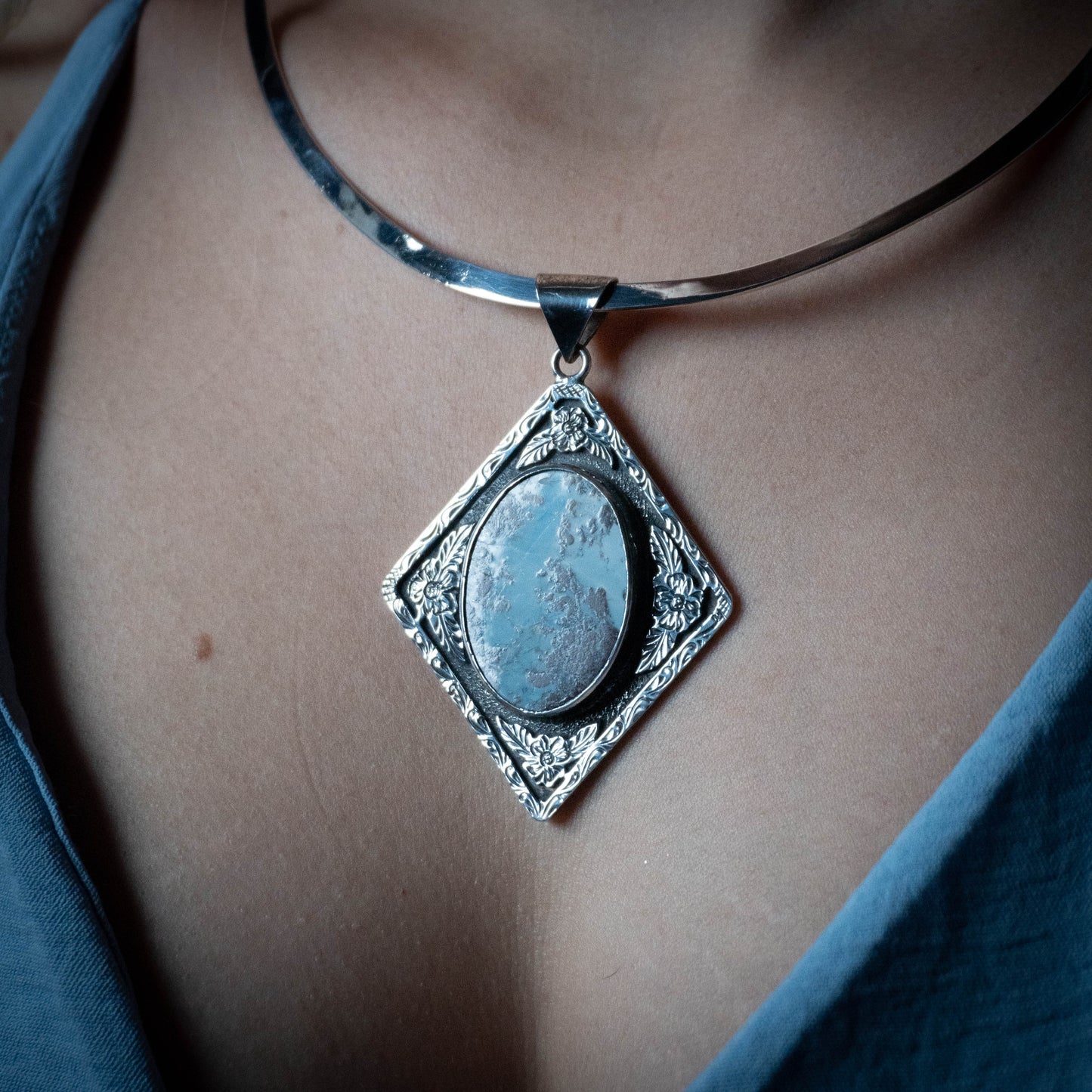 Escarlata azul