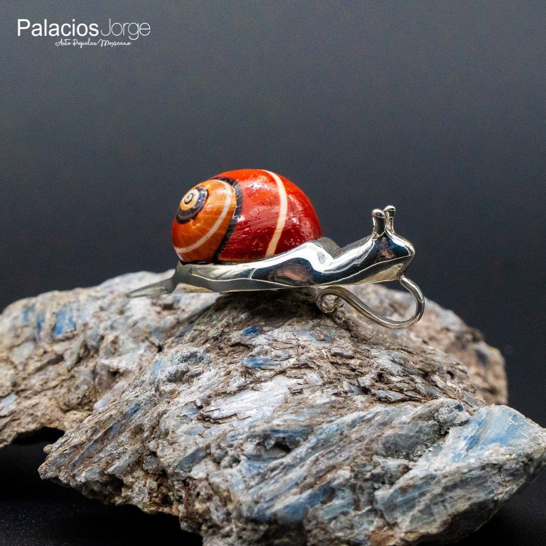 Caracol carmesí en plata